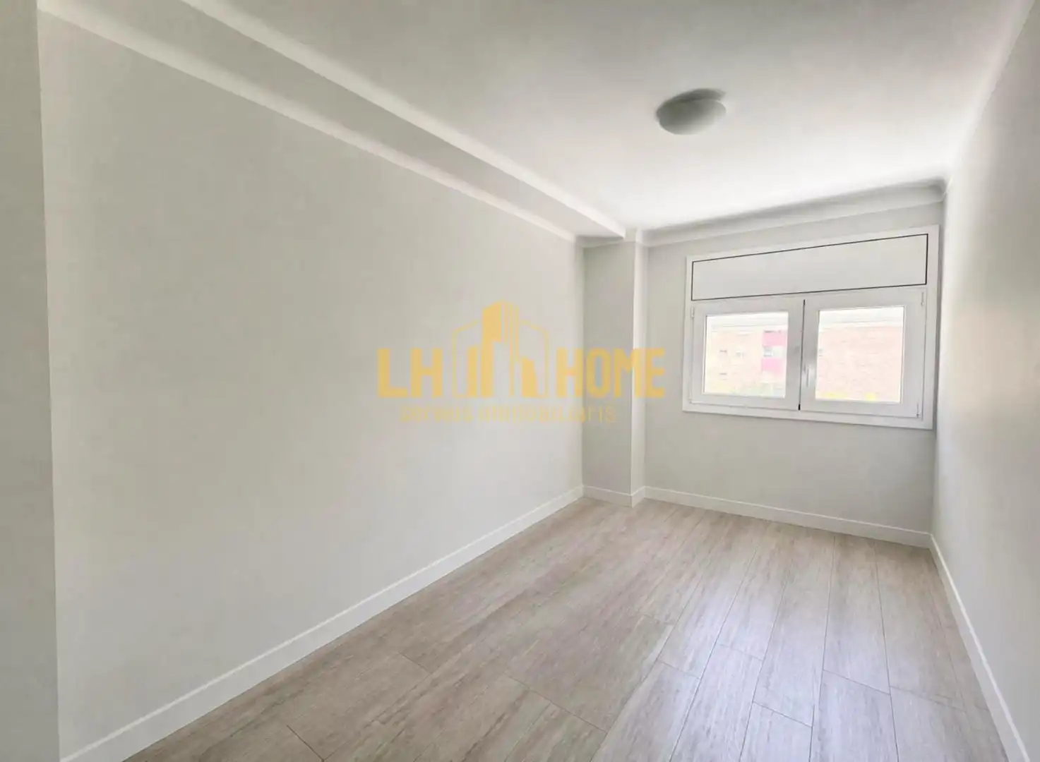 Bedroom of Flat for sale in L'Hospitalet de Llobregat  with Air Conditioner, Heating and Parquet flooring