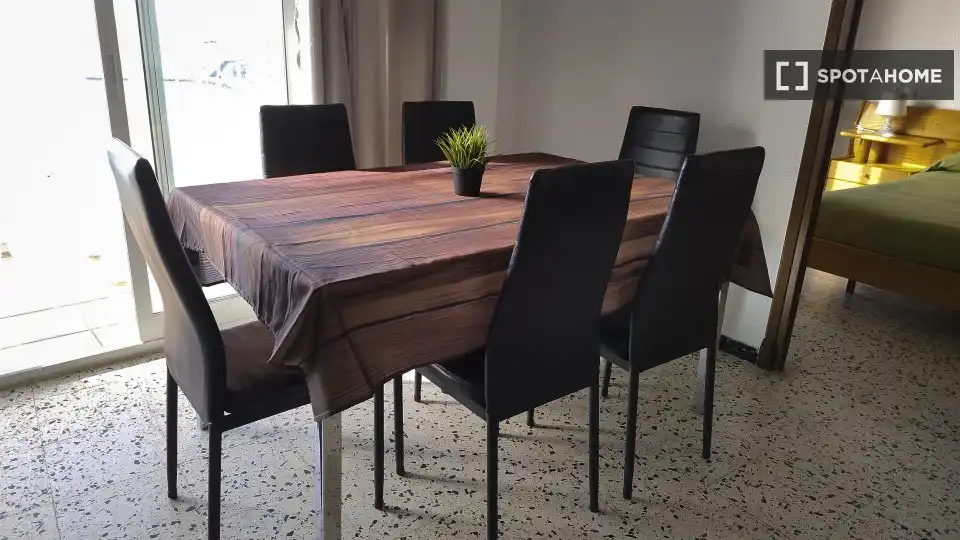 Comedor de Apartamento para compartir en Santa Pola con Aire acondicionado, Terraza y Amueblado