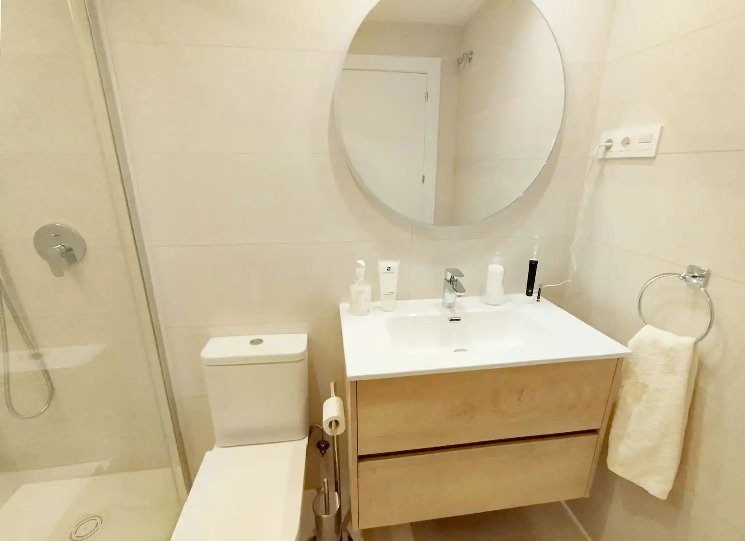Badezimmer von Wohnung zur Miete in Málaga mit Klimaanlage, Heizung und Terrasse