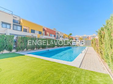 Maison mitoyenne avec balcon à vendre à Carrer del Braçal de Murteretes 14