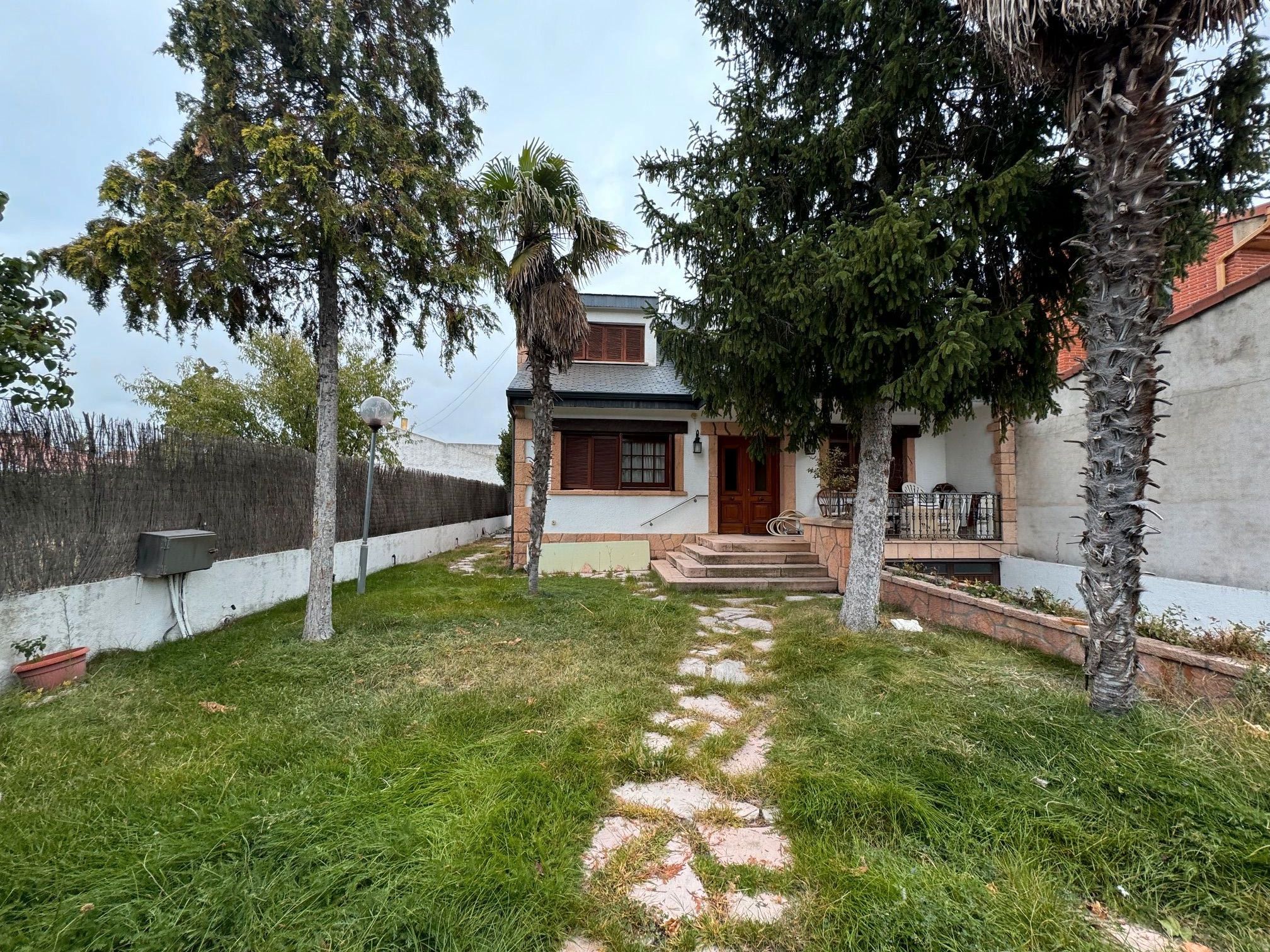 Vista exterior de Casa adosada en venda en Pedrajas de San Esteban amb Aire condicionat, Calefacció i Jardí privat