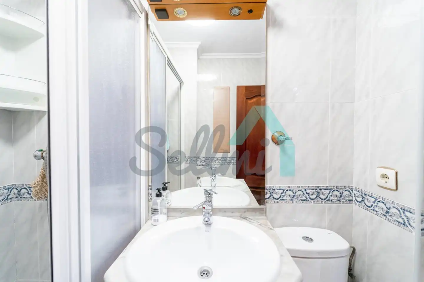 Baño de Planta baja en venta en Aller con Calefacción, Trastero y Amueblado