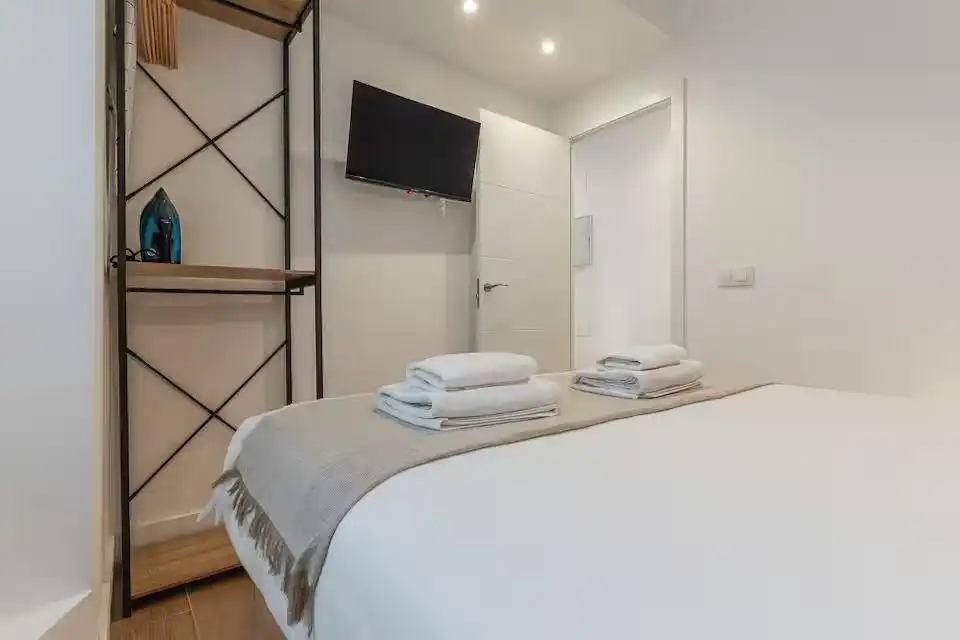 Bedroom of Flat for sale in Madrid  with Air Conditioner, Heating and Private garden