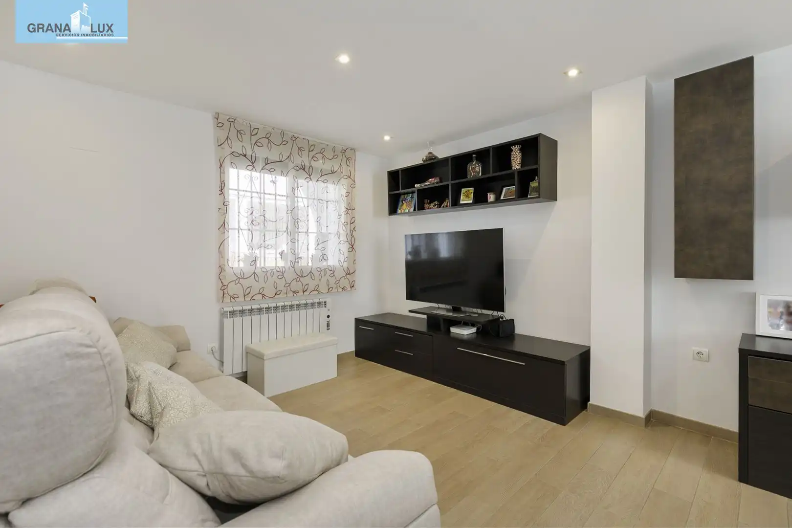 Casa a schiera con terrazza in vendita a 22 Calle Pensamiento, imagen 2