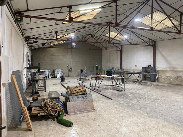 Nave industrial en Venta en Hostal