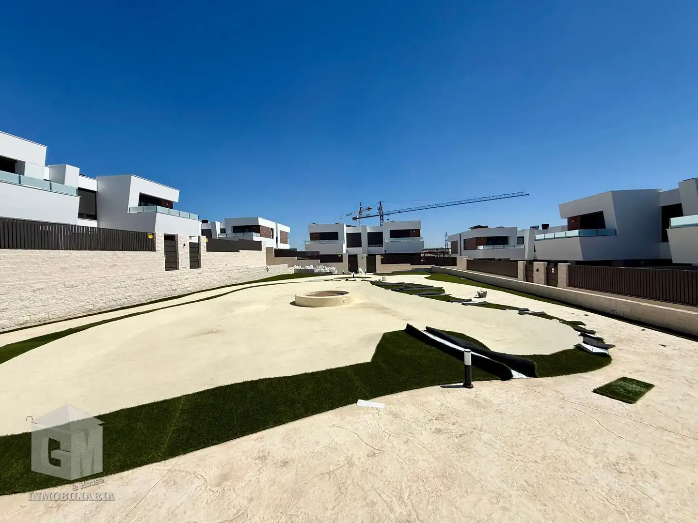 Vista exterior de Casa adosada en venda en Villaviciosa de Odón amb Calefacció, Jardí privat i Terrassa