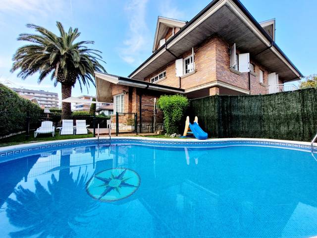 Casa-chalet en Alquiler en Centro