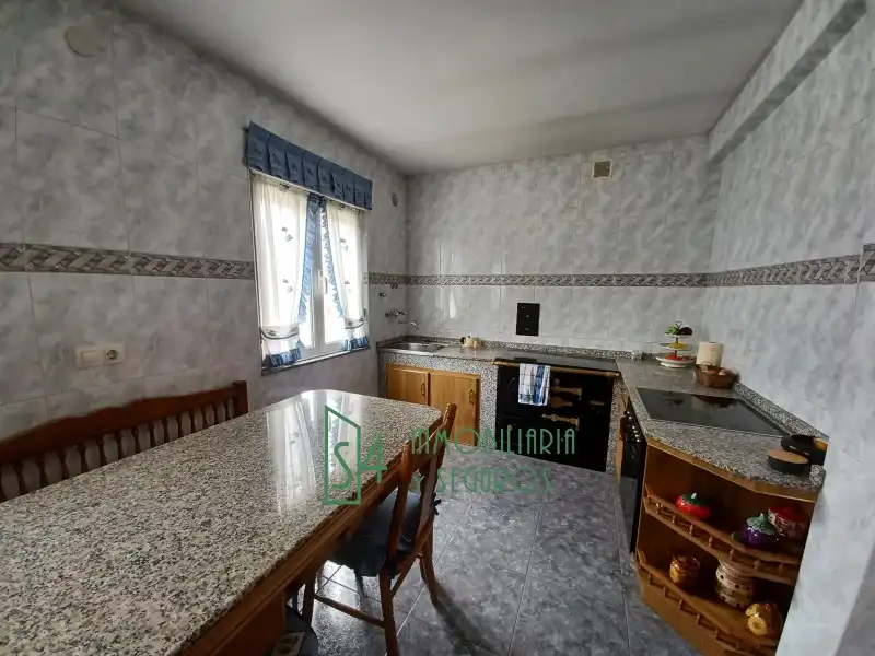 Küche von Einfamilien-Reihenhaus zum Verkauf in Oviedo  mit Privatgarten, Möbliert und Ofen
