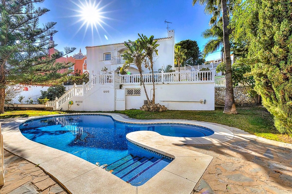 Piscina de Casa o chalet en venta en Benalmádena con Aire acondicionado, Jardín privado y Terraza
