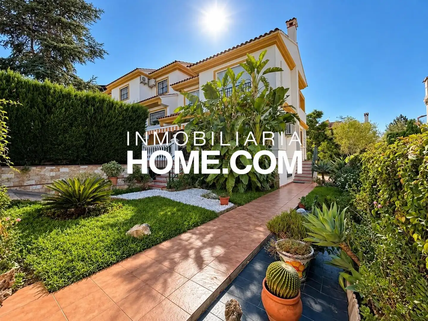 Casa aparellada amb terrassa en venda a Manantiales - Lagar - Cortijo
