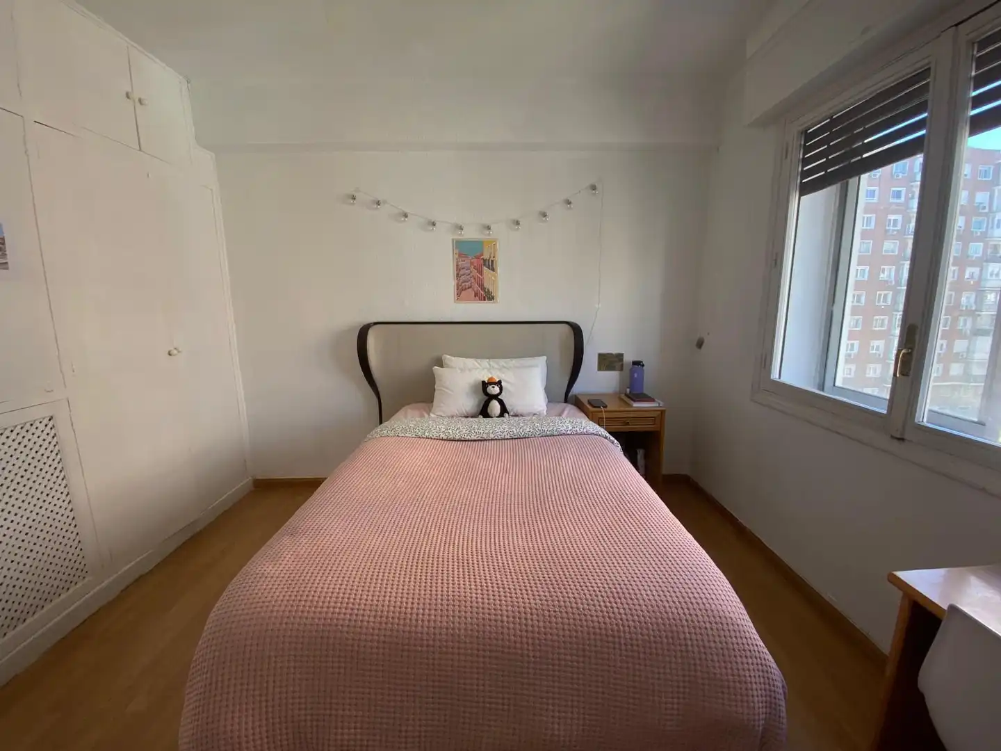 Schlafzimmer von Wohnung zur Miete in Madrid mit Heizung, Parkett und Möbliert