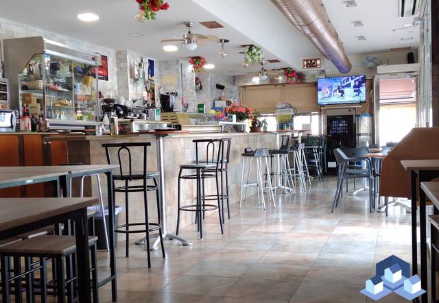 Local comercial en Venta en Hinojar