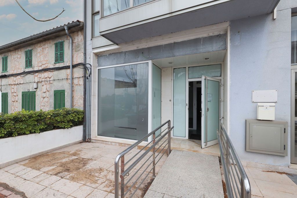 Vista exterior de Local en venda en Pollença