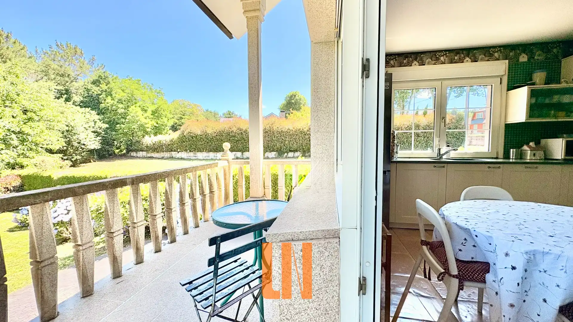 Terrassa de Casa o xalet en venda en Oleiros amb Calefacció, Jardí privat i Parquet