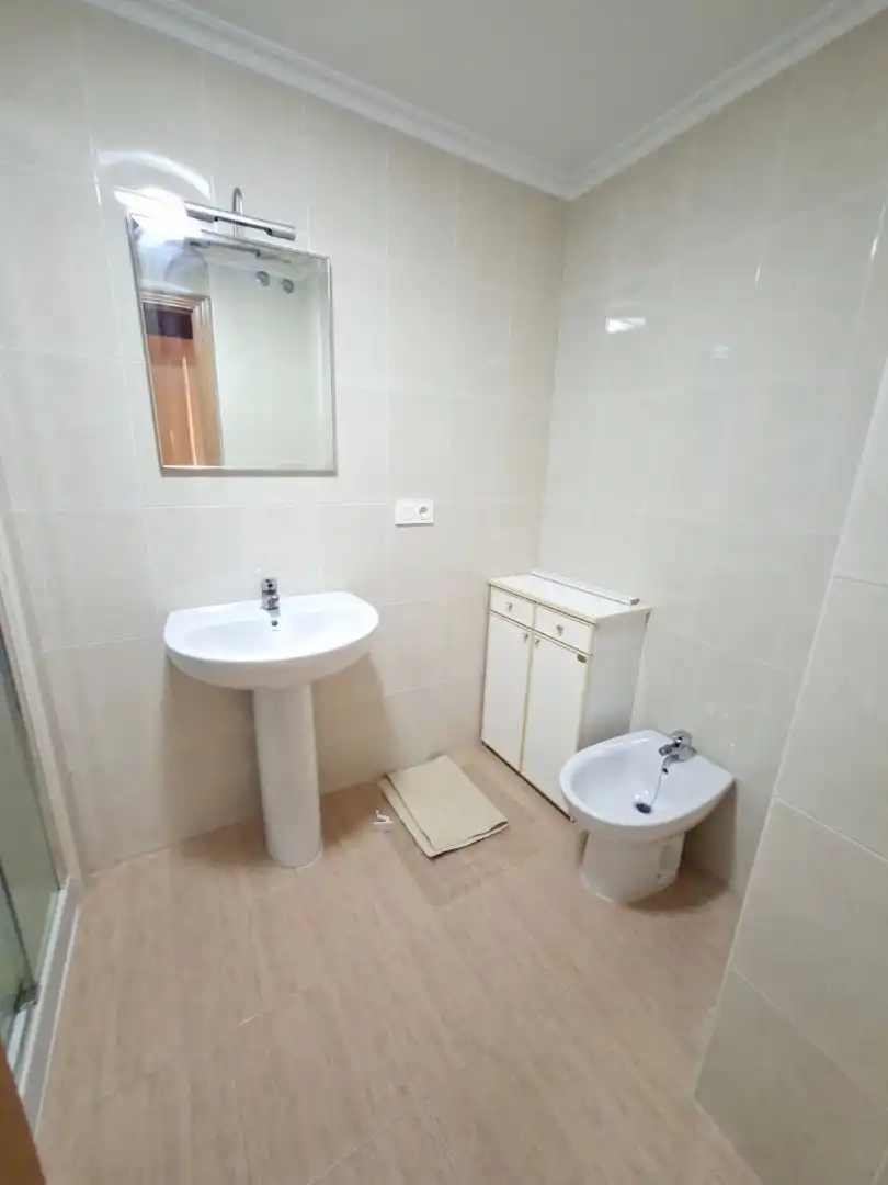 Baño de Ático en venta en Ribeira con Calefacción, Terraza y Trastero