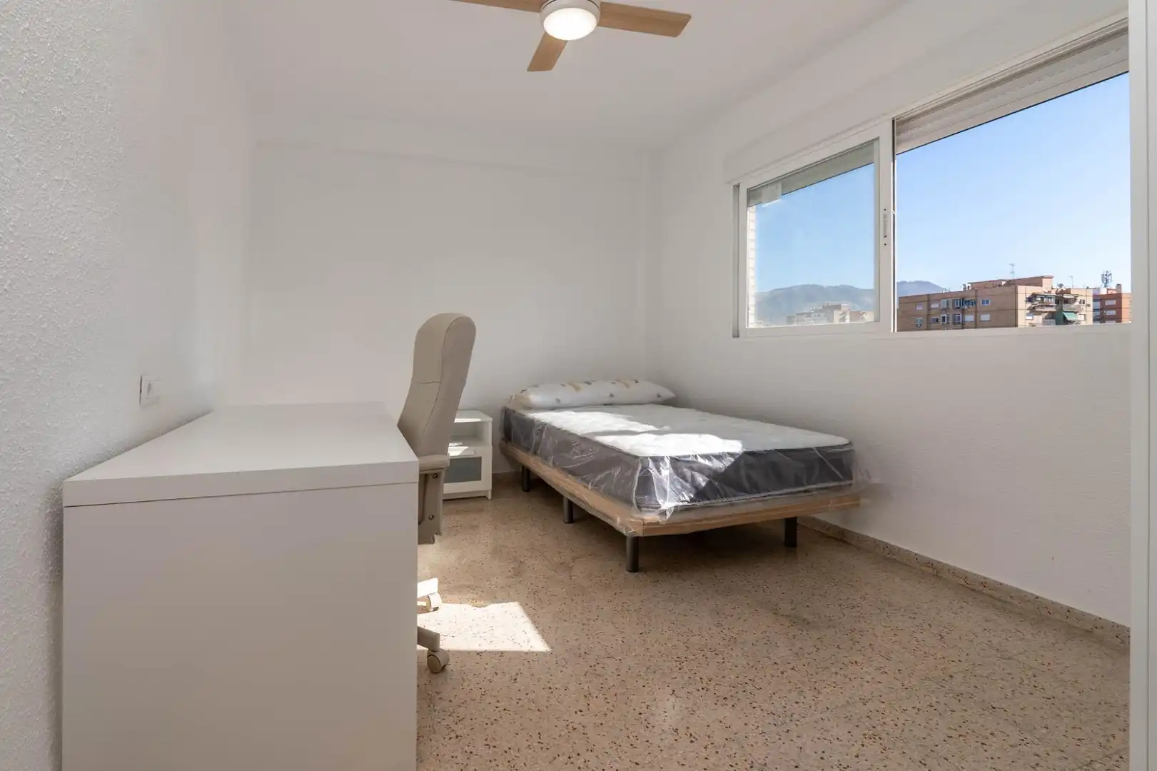 Habitación de Piso para compartir en Granada con Terraza, Amueblado y Balcón