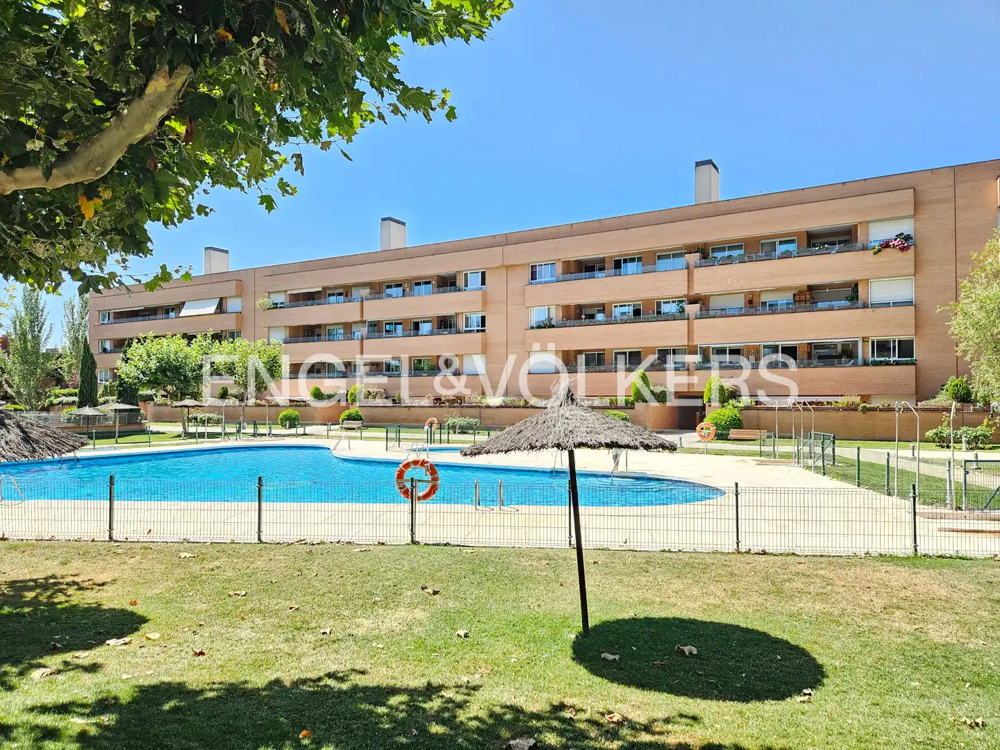Vista exterior de Àtic de lloguer en Pozuelo de Alarcón amb Aire condicionat, Calefacció i Parquet