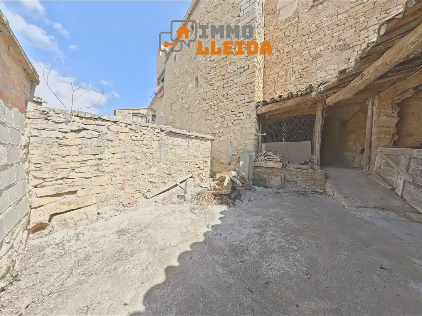 Casa adosada en venda en Vallbona de Les Monges amb Terrassa, Traster i Moblat
