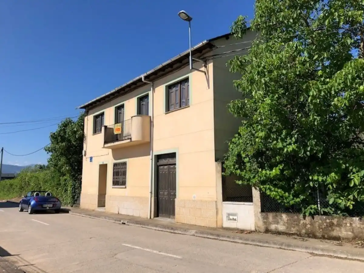Vista exterior de Casa o chalet en venta en Camponaraya con Jardín privado y Balcón