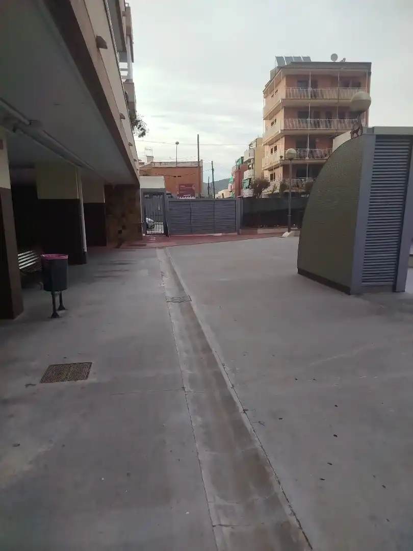 Parking de Piso en venta en Badalona con Aire acondicionado, Amueblado y Horno