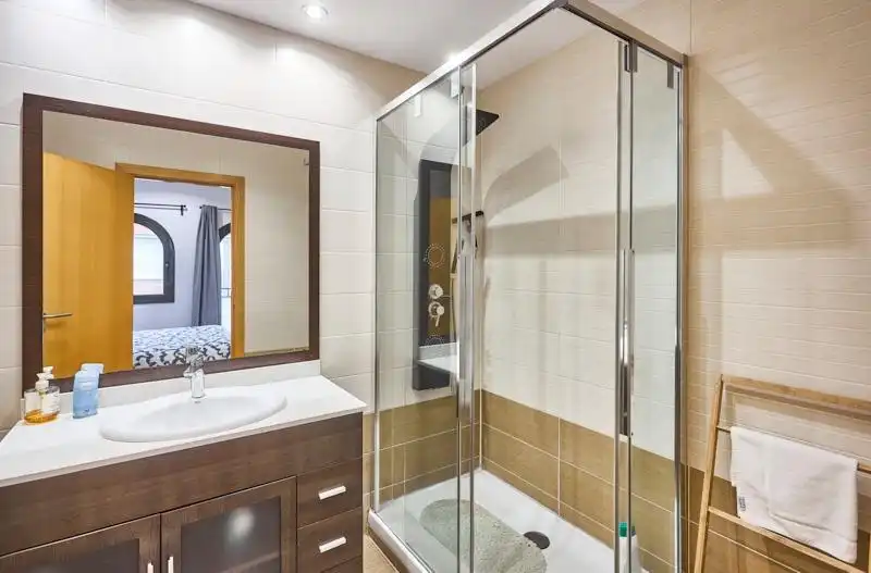 Baño de Casa adosada en venta en Sant Feliu de Llobregat con Terraza