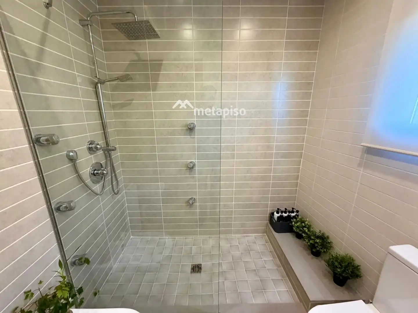 Baño de Casa adosada en venta en Santa Margarida I Els Monjos con Aire acondicionado, Calefacción y Terraza