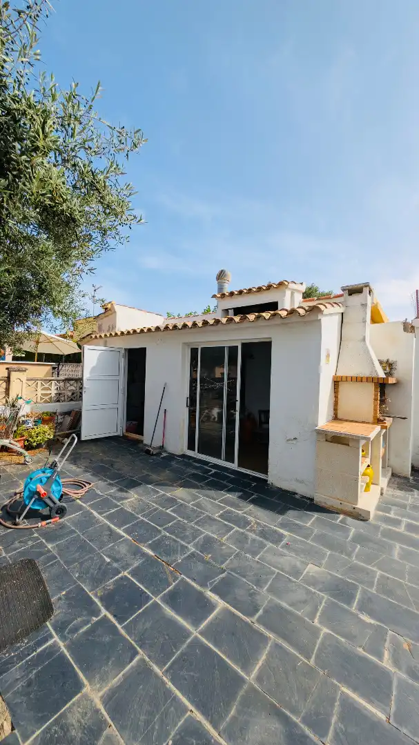 Vista exterior de Casa o xalet en venda en Oliva amb Aire condicionat, Calefacció i Jardí privat