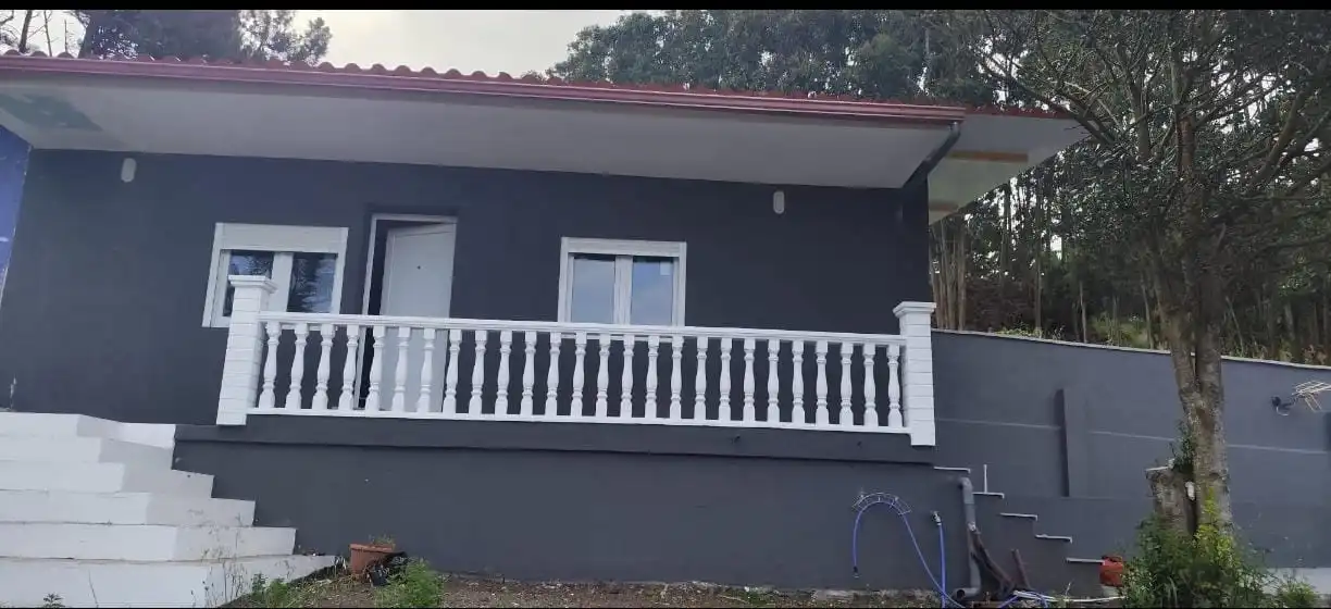 Vista exterior de Casa o xalet de lloguer en Carballo amb Calefacció, Jardí privat i Moblat