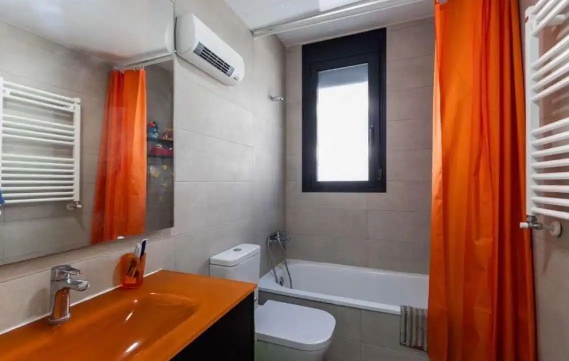 Baño de Casa adosada en venta en Valencia con Aire acondicionado, Jardín privado y Terraza