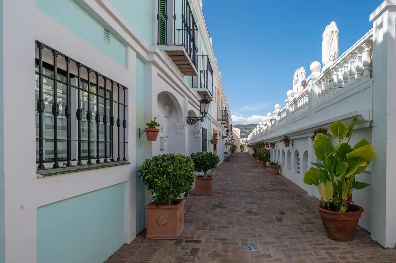 Vista exterior de Casa adosada en venta en Marbella con Aire acondicionado, Terraza y Piscina