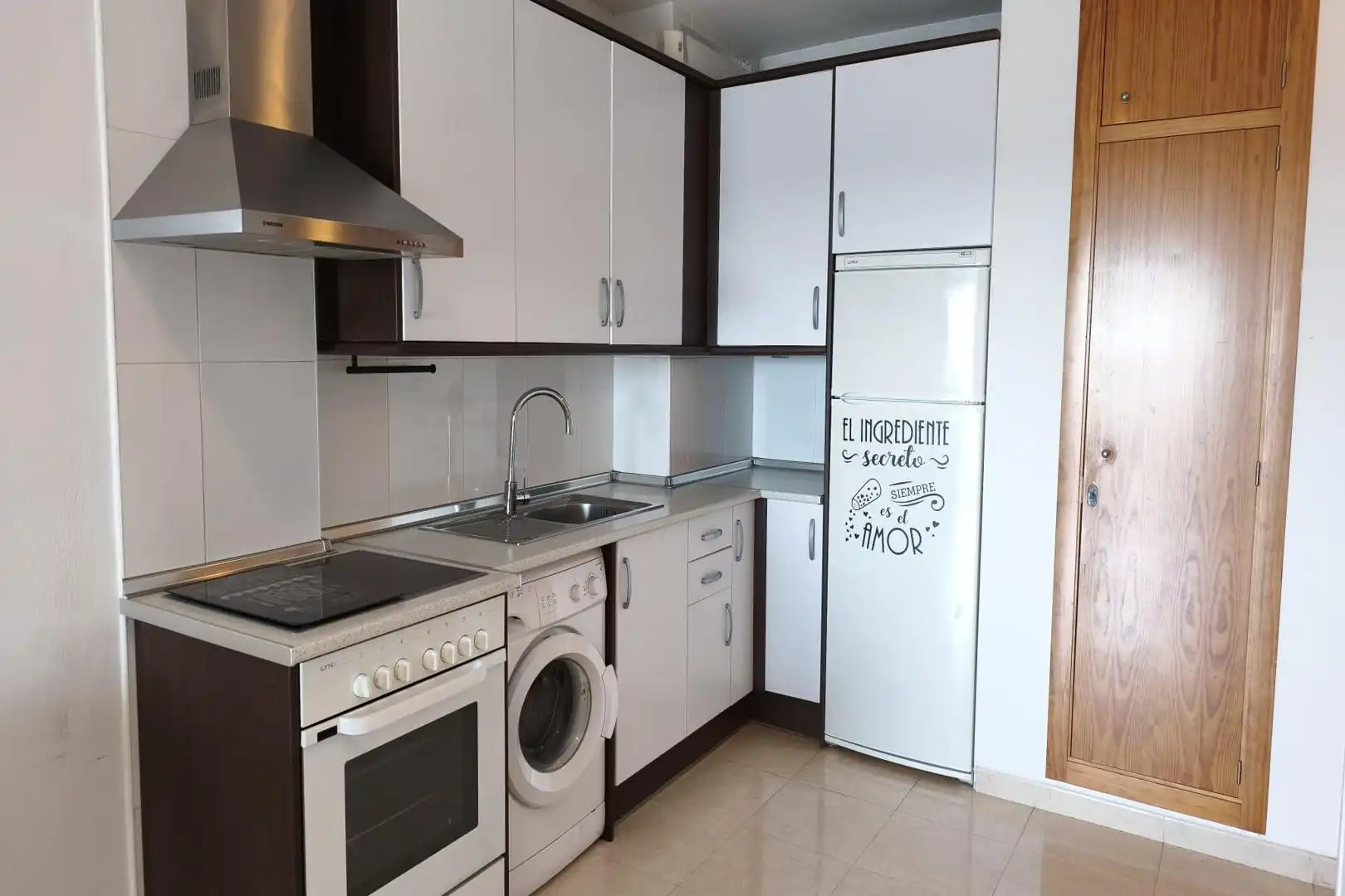 Cuina de Apartament en venda en Vícar amb Aire condicionat, Terrassa i Moblat