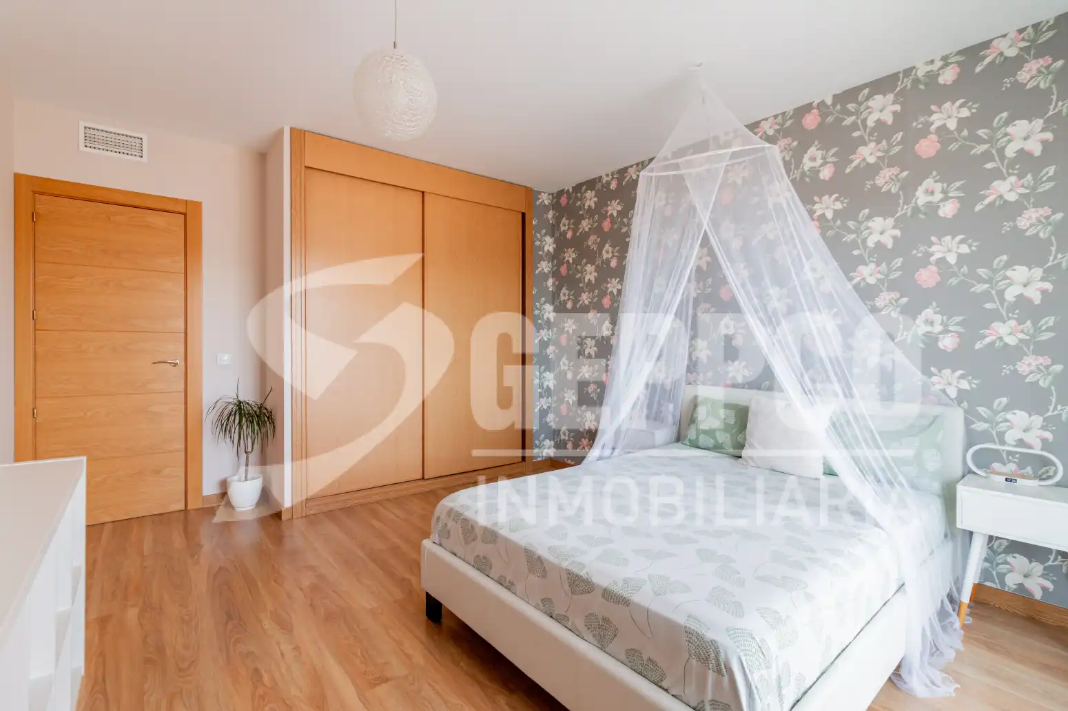 Habitación de Casa adosada en venta en Alcalá de Henares con Calefacción, Terraza y Piscina comunitaria