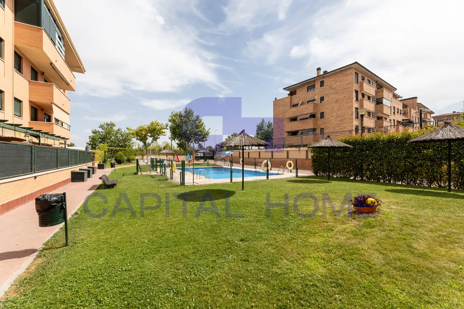 Piscina de Dúplex en venta en Navalcarnero con Aire acondicionado, Calefacción y Trastero