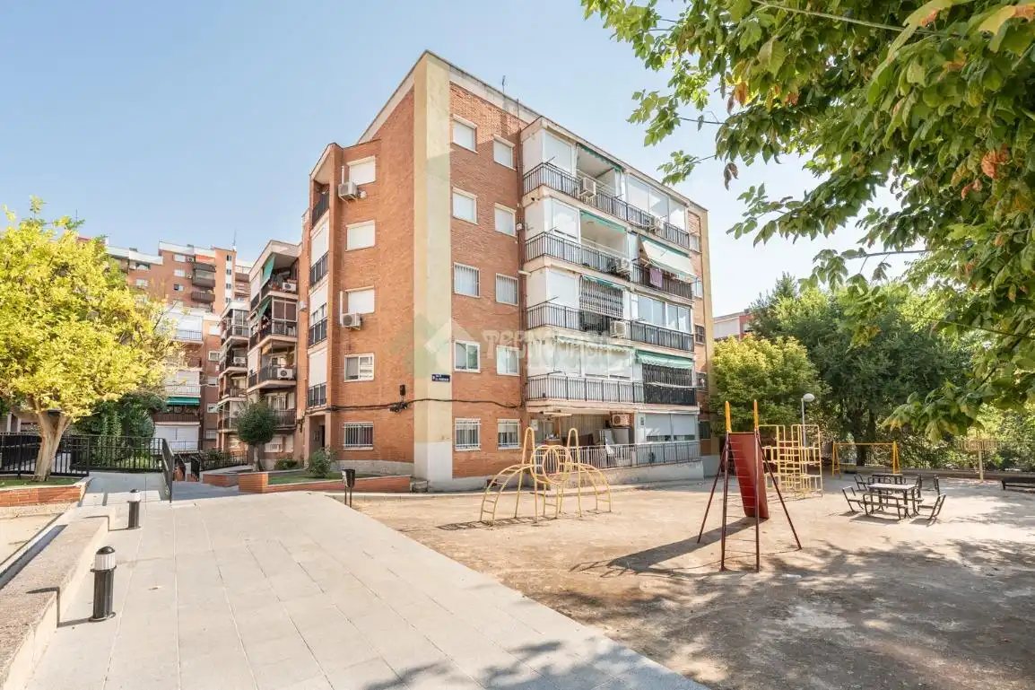 Vista exterior de Piso en venta en Madrid con Aire acondicionado y Terraza