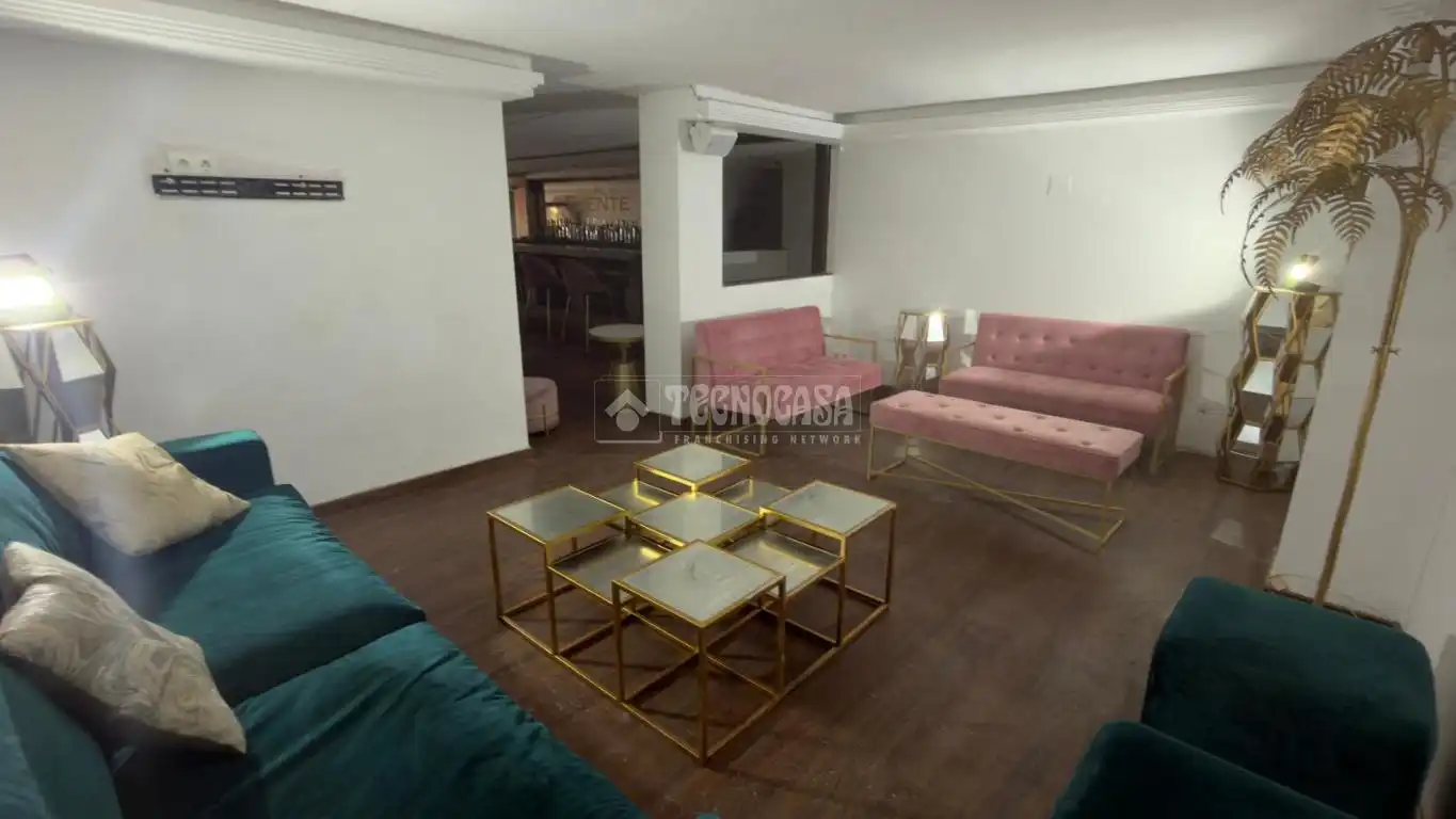 Sala d'estar de Local en venda en Manilva amb Aire condicionat