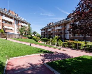 Vista exterior de Pis en venda en Majadahonda amb Terrassa i Balcó