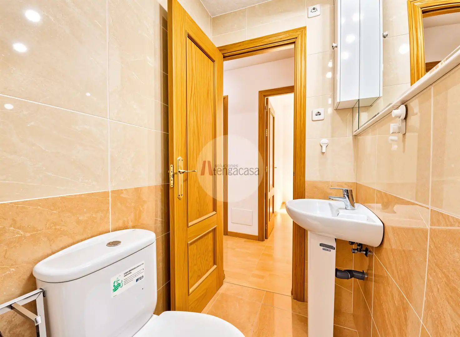 Bathroom of Flat for rent in Madrid  with Air Conditioner, Heating and Washing machine
