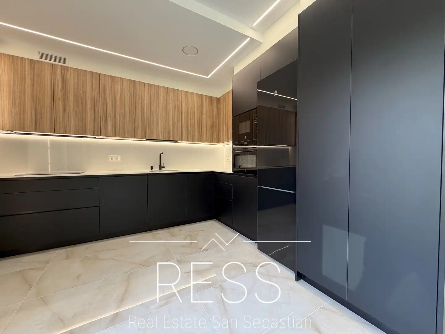 Cocina de Piso en venta en Donostia - San Sebastián  con Aire acondicionado, Calefacción y Amueblado