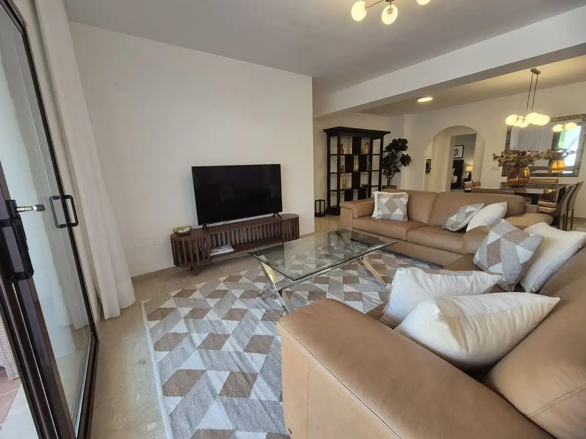 Sala d'estar de Apartament de lloguer en Marbella amb Aire condicionat, Calefacció i Terrassa