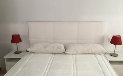 Bedroom of Apartment to rent in  Sevilla Capital  with Air Conditioner, Furnished and Community pool