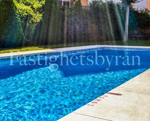 Piscina de Dúplex en venda en Vélez-Málaga amb Aire condicionat, Terrassa i Balcó