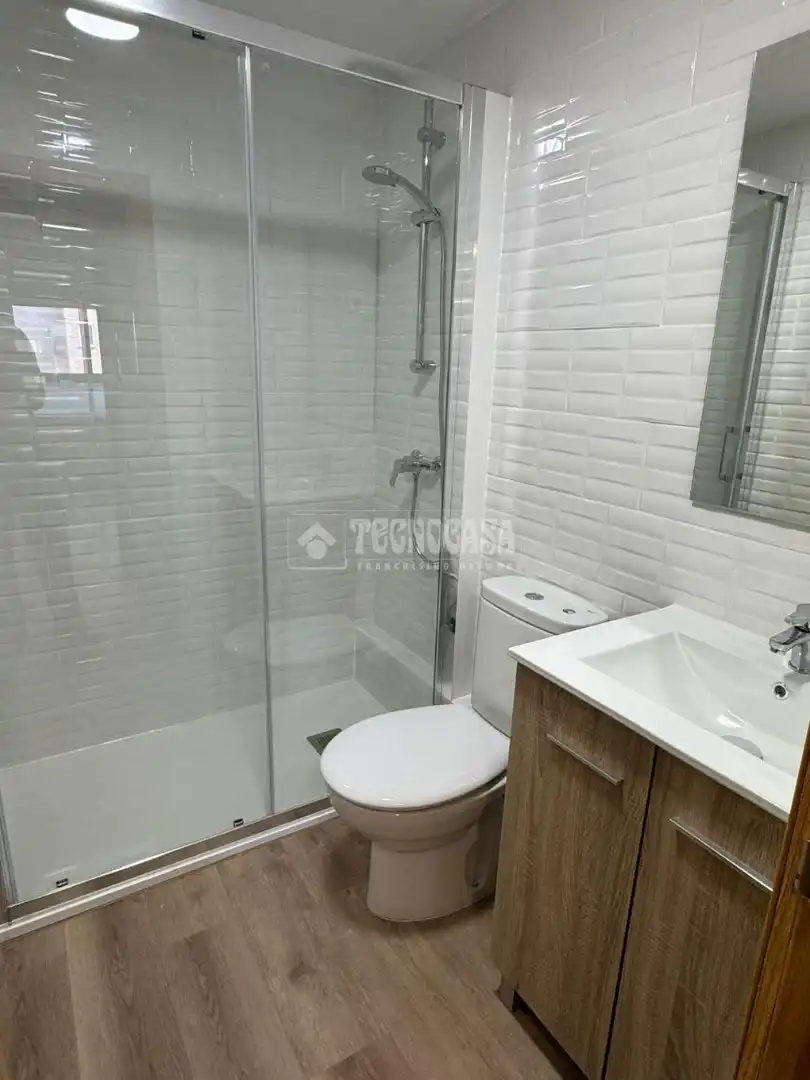 Bathroom of Flat for sale in Valdemoro  with Air Conditioner