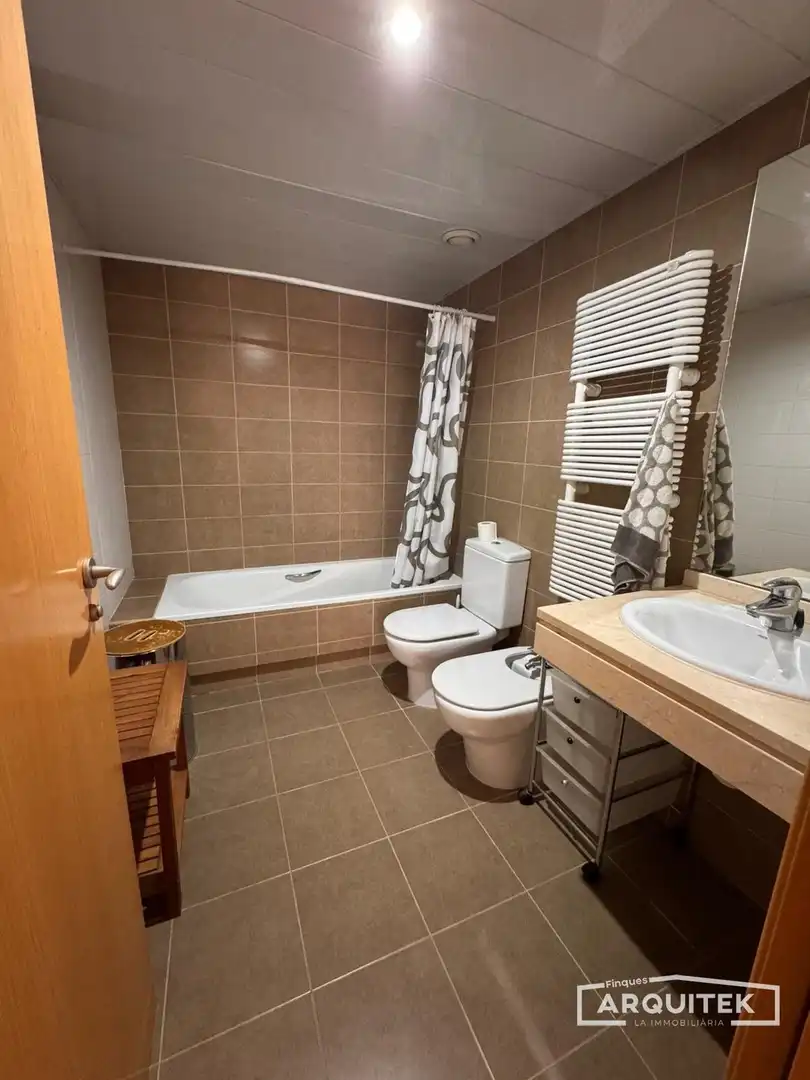 Baño de Apartamento en venta en Lleida con Aire acondicionado, Calefacción y Terraza