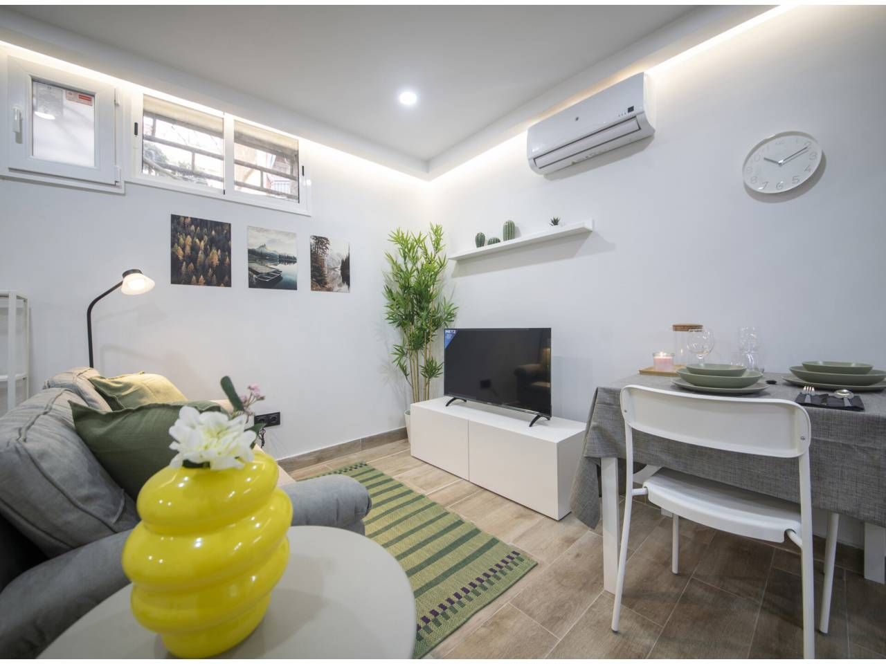 Living room of Flat for sale in  Barcelona Capital  with Air Conditioner, Furnished and Alarm