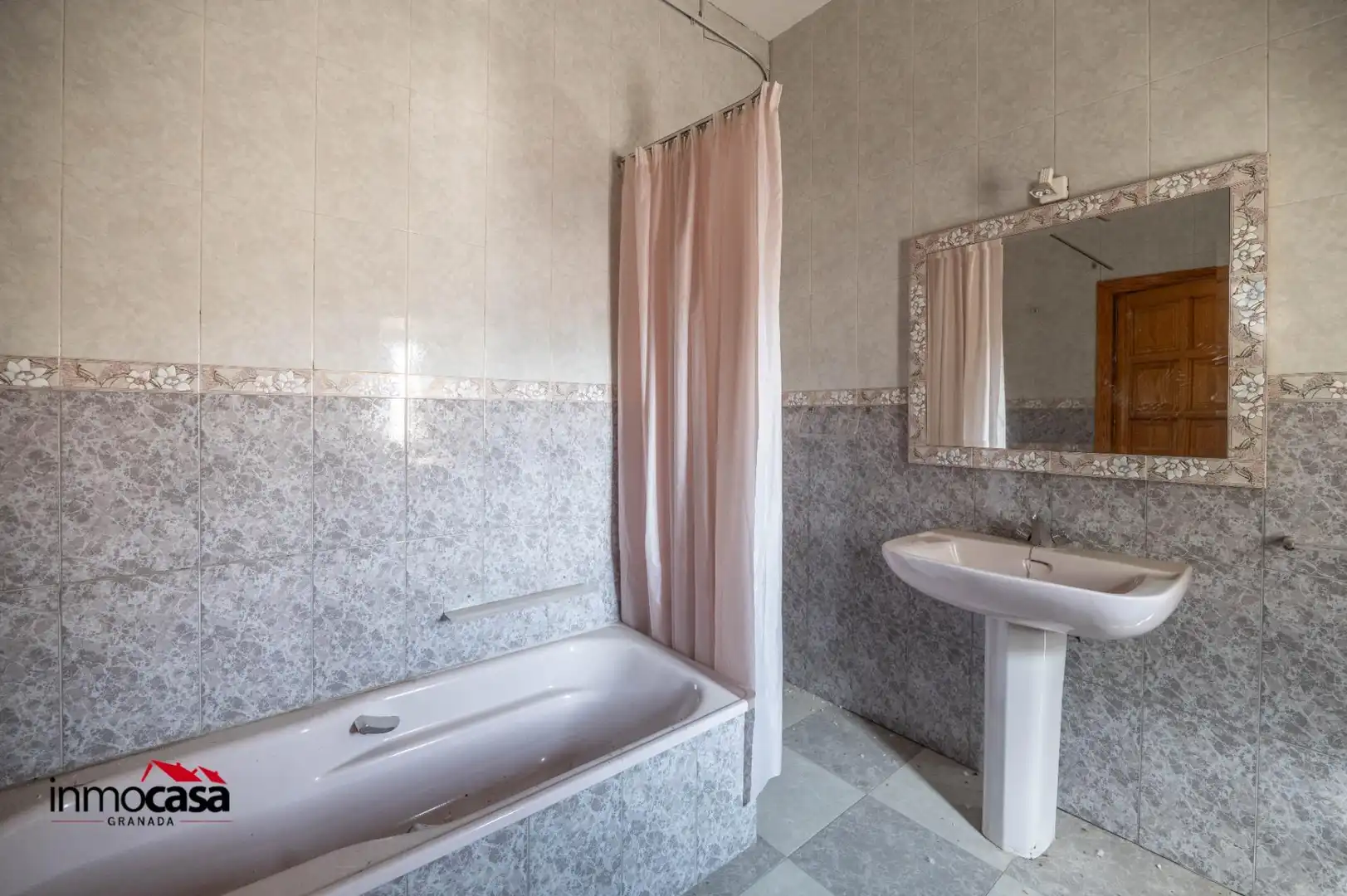 Bany de Residencial en venda en Granada