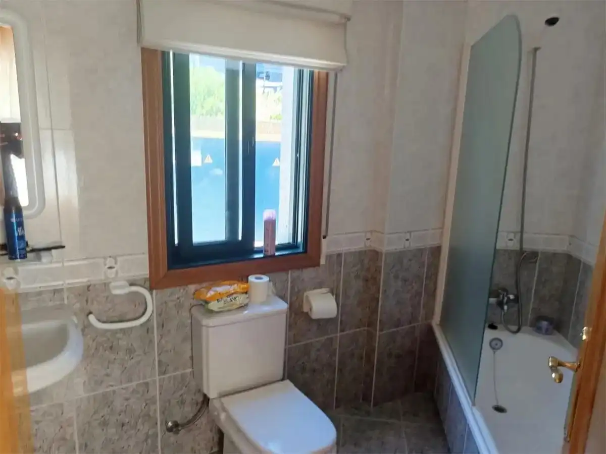 Bany de Apartament en venda en Sanxenxo amb Terrassa, Traster i Piscina