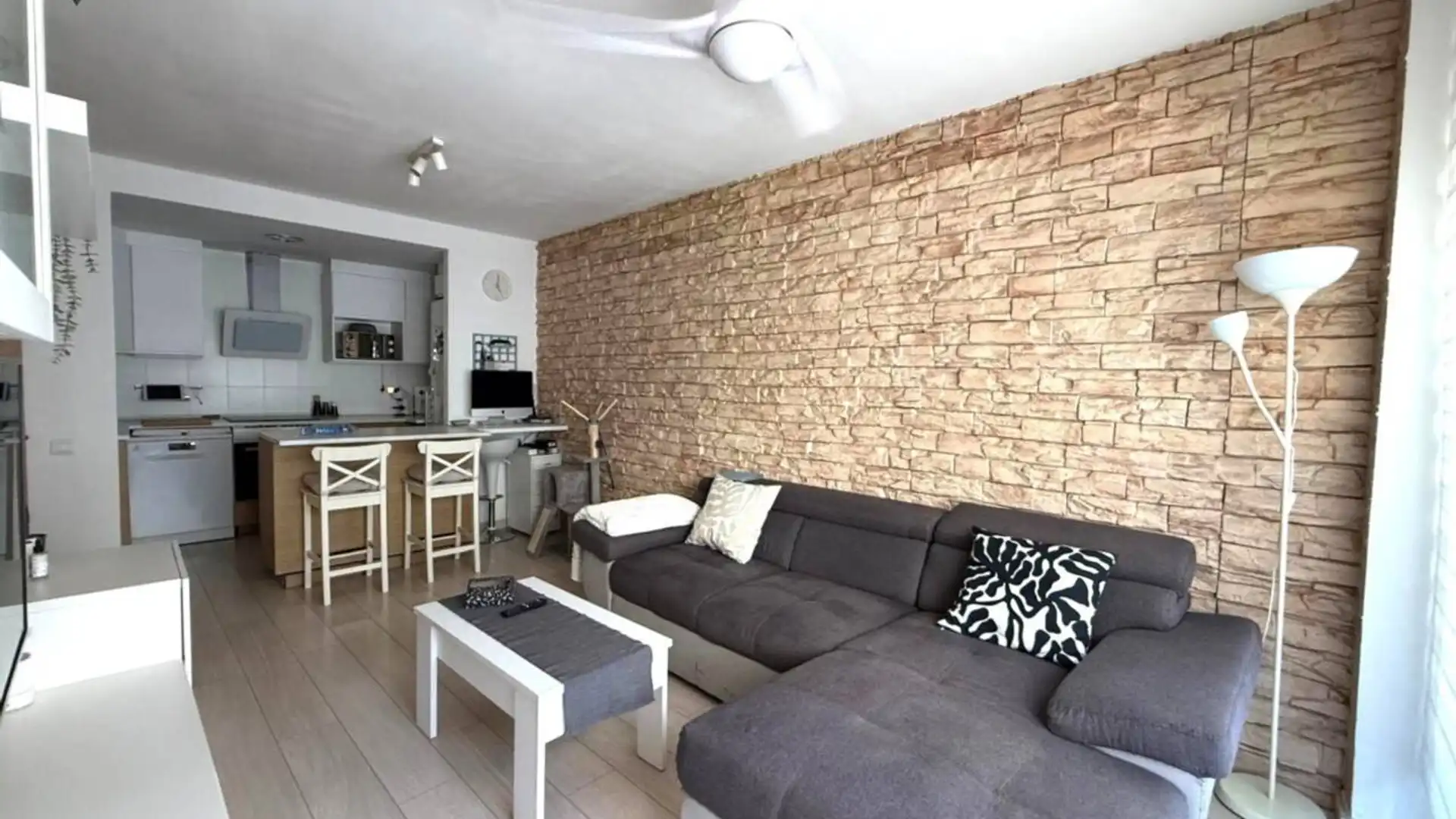 Living room of Flat for sale in Sabadell  with Air Conditioner, Heating and Parquet flooring