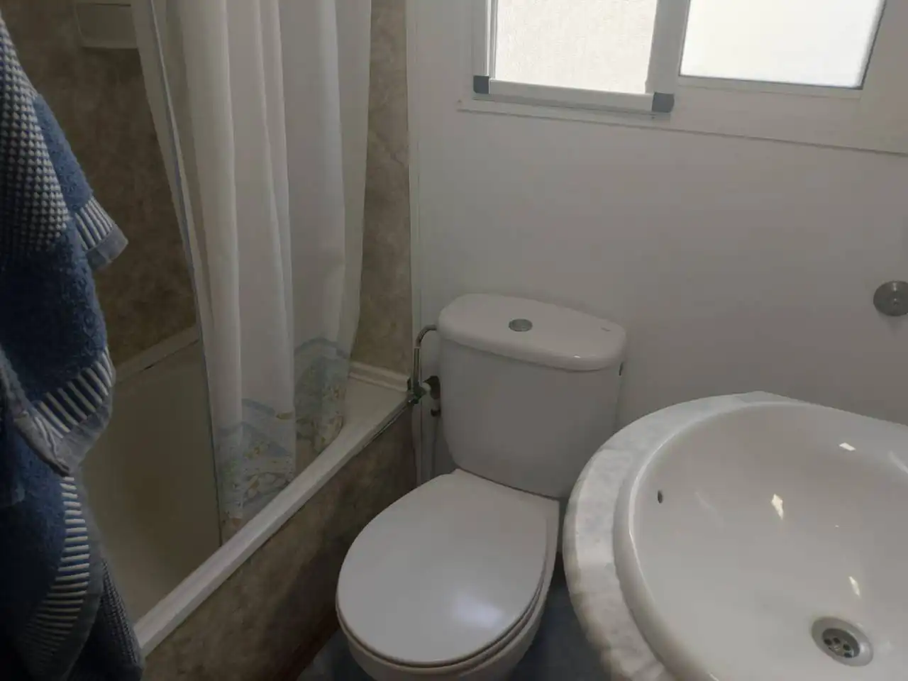 Baño de Finca rústica en venta en Tavernes de la Valldigna con Jardín privado, Piscina y Amueblado