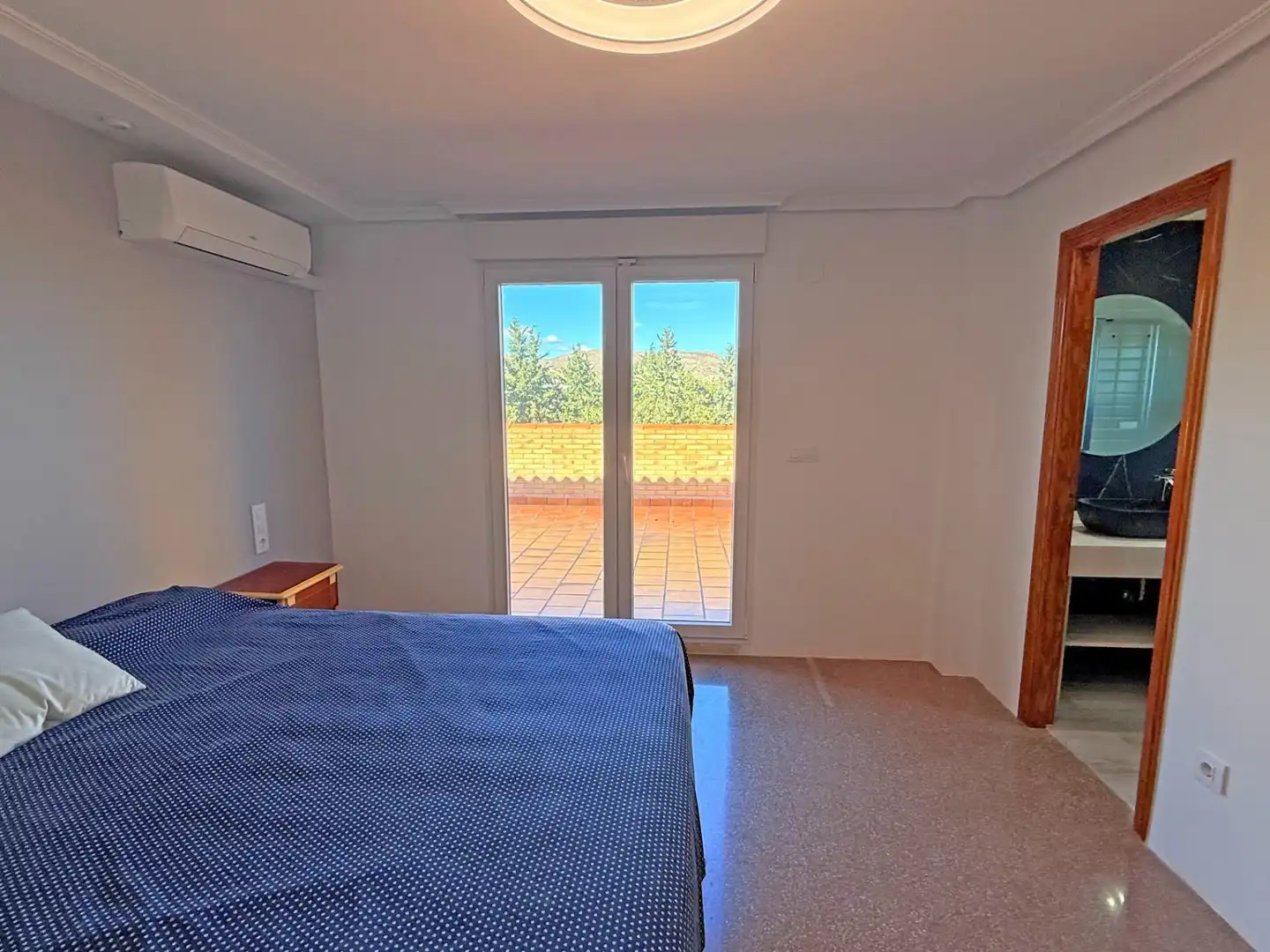Habitación de Casa o chalet en venta en Alicante / Alacant con Jardín privado y Piscina comunitaria