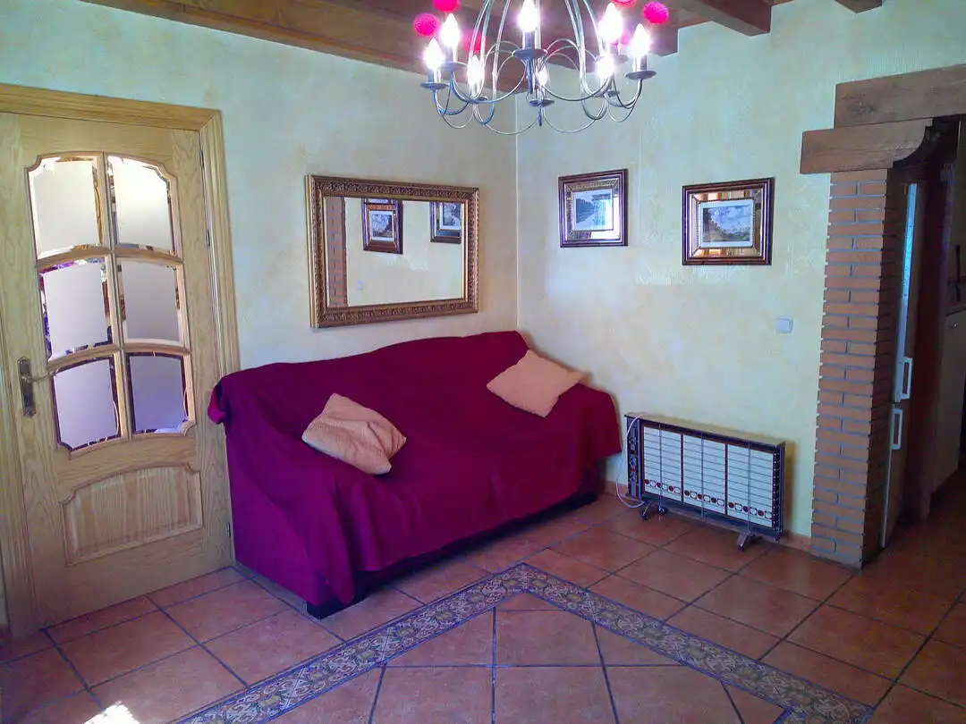 Sala d'estar de Casa adosada en venda en Uztárroz / Uztarroze amb Calefacció i Moblat